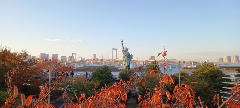 海上から望む水際の視点