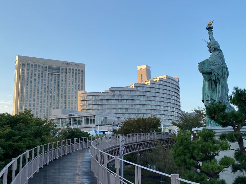 東京湾を航行する観光船